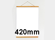 legatoria Listelli appendiposter in legno, 420mm Formato verticale A2 o orizzontale A3. Lunghezza 420mm. Cavo nella barra superiore per fissaggio. Composto da 4 legni, un cavo di sospensione e 2 magneti a disco. LEG4372