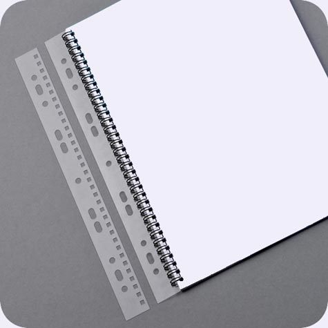 legatoria Bande per archiviazione FileStrip in PVC 23 anelli TRASPARENTE, formato A4, passo 2:1 (23 fori), fori rettangolari, in PVC rigido da 300 micron. Adatti per archiviare i fascicoli rilegati con spirale metallica su raccoglitori ad anelli (2 o 4 anelli) passo 80mm.