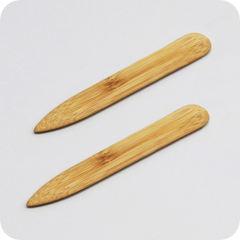 legatoria Pieghetta BAMBOO, 160mm, 1puntaAcuminata, 1puntaArrotondata Per piegare e lisciare Lunghezza 160mm. Attrezzo indispensabile al legatore per ogni operazione di piegatura e per formare il canaletto.