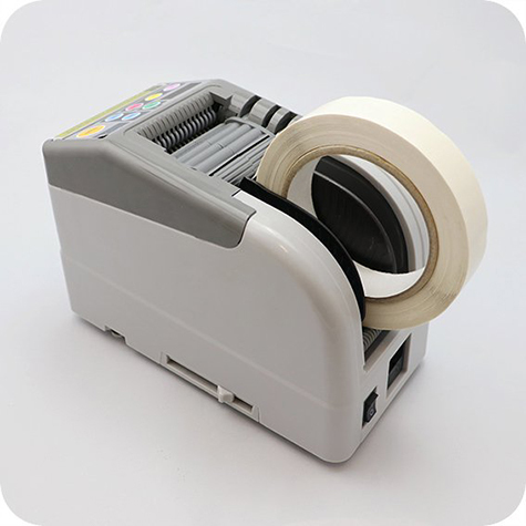 legatoria Dispenser elettronico, nastri adesivi A1500 Programmabile. Display digitale. Cassetto di apertura per pulirlo facilmente. Monta 2 rotoli di nastro contemporaneamente. Utilizzabile per nastri mono e bi-adesivi larghi da 6 a 60mm. Lunghezze programmabili da 5 a 999mm.