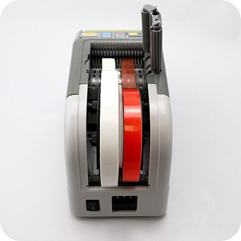 legatoria Dispenser elettronico, nastri adesivi  Programmabile. Display digitale. Cassetto di apertura per pulirlo facilmente. Monta 2 rotoli di nastro contemporaneamente. Utilizzabile per nastri mono e bi-adesivi larghi da 6 a 60mm. Lunghezze programmabili da 5 a 999mm.
