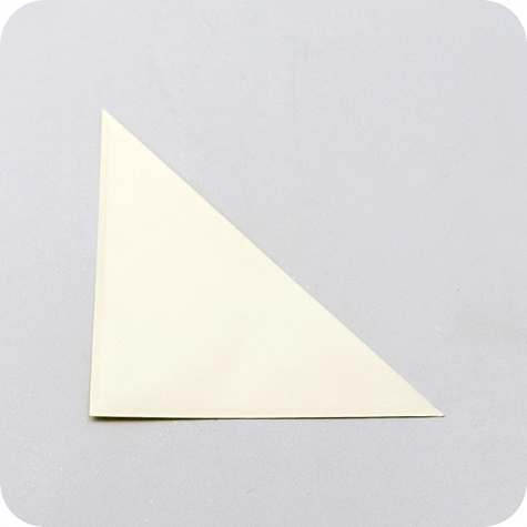 legatoria Tasca triangolare autoadesiva, carta, 100x100mm Corner pocket. Busta triangolare isoscele adesiva in carta bianca kraft da 80gr-mq (margine 5-8 mm), per inserire listini prezzi, offerte o altri fogli singoli in raccoglitori ad anelli, cataloghi, depliant, ecc.. .
