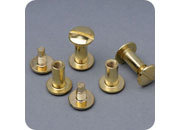 legatoria Viti sepolte rilegatura, OTTONATE, 15mm lunghezza 15 mm, testa diametro 10mm, tubetto diametro 5mm, una testa fissa ed una mobile. La testa mobile ha intaglio a cacciavite e a croce. Per lunghezza, si intende la distanza INTERNA tra le due teste, che corrisponde allo spessore del volume da rilegare.