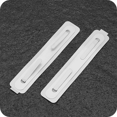 legatoria Fastener autoadesivo in 3 parti, 105x20mm BIANCO, assemblato, linguelle piegate al centro. Base 105x20mm in PVC rigido da 300 micron. Linguella verniciata 148x5mm. Pressino 100x12mm in PVC rigido da 300 micron. Prodotto originale tedesco. MADE IN GERMANY.