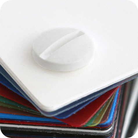 legatoria Viti sepolte rilegatura, plastica 40mm  BIANCO, lunghezza mm 40, diametro testa 12mm, diametro tubetto 5mm, una testa fissa ed una mobile, LVI6040. Per lunghezza, si intende la distanza INTERNA tra le due teste, che corrisponde allo spessore del volume da rilegare.