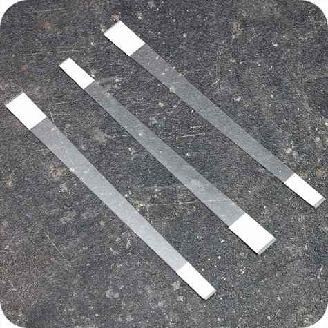 legatoria Supporto per cartelli Wobbler trapezoidale, 150x7-11mm TRASPARENTE, con due estremit autoadesive in schiuma di polietilene molto tenace. In PVC rigido 280 micron*.