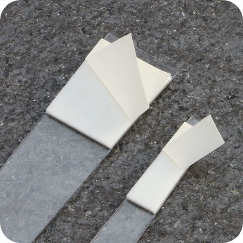 legatoria Supporto per cartelli Wobbler, 200x5-16mm TRASPARENTE, con due estremit autoadesive in schiuma di polietilene molto tenace. In PVC rigido 400 micron.