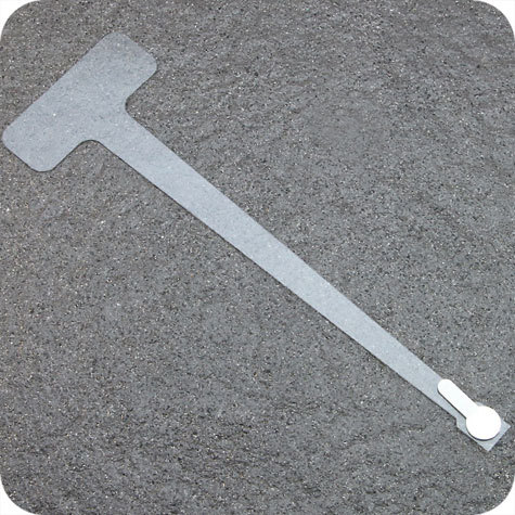 legatoria Supporto per cartelli Wobbler, 215x12-60mm TRASPARENTE. Inseribile in supporti porta etichette per scaffali. Una estremit misura 25x60mm. Laltra  dotata di bottone autoadesivo in schiuma di polietilene molto tenace. In PVC rigido 400 micron.