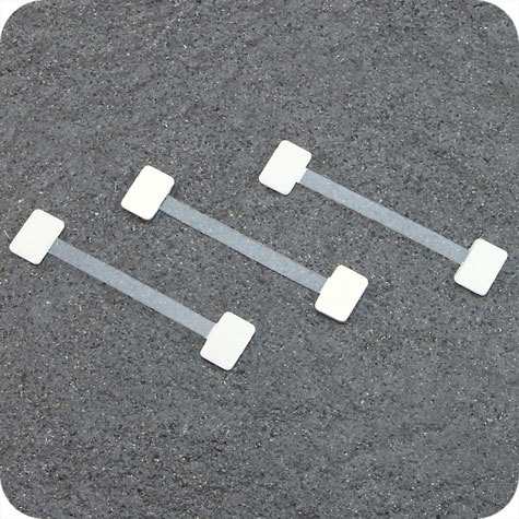 legatoria Supporto per cartelli Wobbler, 75x5-15mm TRASPARENTE, con due estremit autoadesive in schiuma di polietilene molto tenace. In PVC rigido 300 micron.