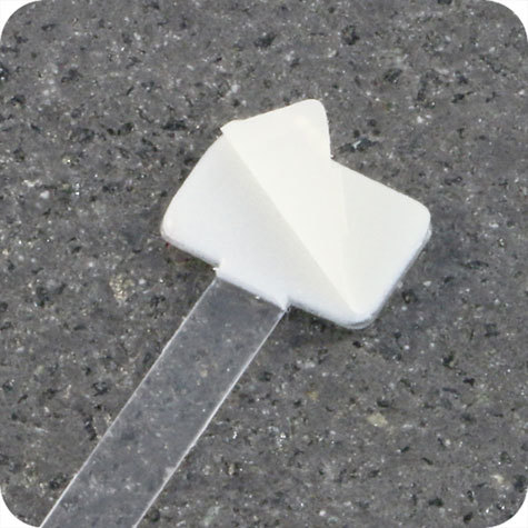 legatoria Supporto per cartelli Wobbler, 75x5-15mm TRASPARENTE, con due estremit autoadesive in schiuma di polietilene molto tenace. In PVC rigido 300 micron.