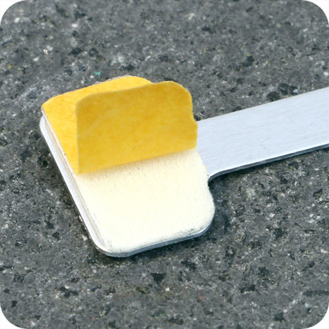 legatoria Supporto per cartelli Wobbler, 75x5-15mm ALLUMINIO pieghevole. Con due estremit autoadesive in schiuma di polietilene molto tenace.