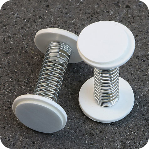 legatoria Supporto a molla per cartelli Wobbler, 30mm BIANCO, in plastica, lunghezza 30mm. Con due estremit autoadesive in schiuma di polietilene molto tenace.