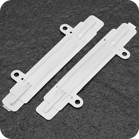 legatoria Fastener autoadesivo in 4 parti, 150x16mm BIANCO, con banda perforata per archiviazione su raccoglitori ad anelli, assemblato. Composto da Base 150x16mm in PVC rigido da 300 micron. Linguella 148x5mm verniciata. Pressino 100x12mm in PVC rigido da 300 micron. Base con 2 occhielli (120x24mm + 13mm per occhielli) in PVC rigido da 400 micron per rilegare il fascicolo su raccoglitori ad anelli. Prodotto originale tedesco. MADE IN GERMANY.