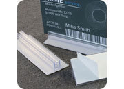 legatoria Porta cartellino autoadesivo 75x25mm TRASPARENTE, angolo di 90 gradi. Con base autoadesiva in schiuma di polietilene leg600