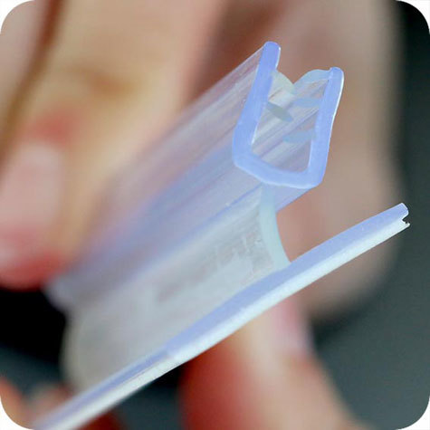 legatoria Porta cartellino autoadesivo flessibile 25x25mm TRASPARENTE, angolo di 90 gradi. Con base autoadesiva in schiuma di polietilene.