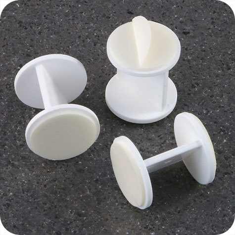 legatoria Distanziale di 20mm BIANCO, in plastica, con superficie adesiva su entrambi i lati,. Per esporre cartelli distanziati dallo scaffale.