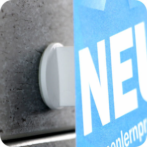 legatoria Distanziale di 20mm BIANCO, in plastica, con superficie adesiva su entrambi i lati,. Per esporre cartelli distanziati dallo scaffale.