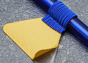 legatoria Portapenne grosse, autoadesivo elastico, BLU Per penne grosse (circonferenza 3-4cm). Dimensioni lembo adesivo: 45x30mm. LEG681