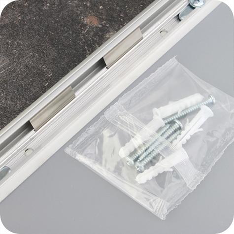 legatoria Cornice alluminio a scatto, A5 AUTOADESIVA mediante nastro biadesivo in schiuma di PE, largo: 19mm, spessore: 1mm. Per fogli di dimensione A5(148x210mm). Dimensioni esterne: 180x240mm. Area visibile: 130x190mm. Profilo: 25mm. La cornice � dotata di foglio protettivo in PVC trasparente antiriflesso..