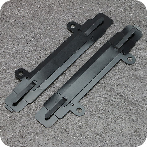 legatoria Fastener autoadesivo in 4 parti, 150x20mm NERO, con banda perforata per archiviazione su raccoglitori ad anelli, assemblato. Composto da Base 150x20mm in PVC rigido da 300 micron. Linguella 148x5mm verniciata. Pressino 100x12mm in PVC rigido da 300 micron. Base con 2 occhielli (120x24mm + 13mm per occhielli) in PVC rigido da 400 micron per rilegare il fascicolo su raccoglitori ad anelli. Prodotto originale tedesco. MADE IN GERMANY.