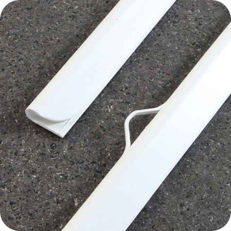 legatoria Listelli appendi poster in PVC, 594mm BIANCO. In PCV rigido, spessore 13mm, consiste in una coppia di listelli (superiore ed inferiore). Il listello superiore e dotato di due ganci per l’appensione.