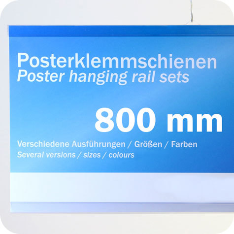 legatoria Listelli appendi poster in PVC, 800mm TRASPARENTE. In PCV rigido, spessore 13mm, consiste in una coppia di listelli (superiore ed inferiore). Il listello superiore e dotato di due ganci per l&rsquo;appensione.