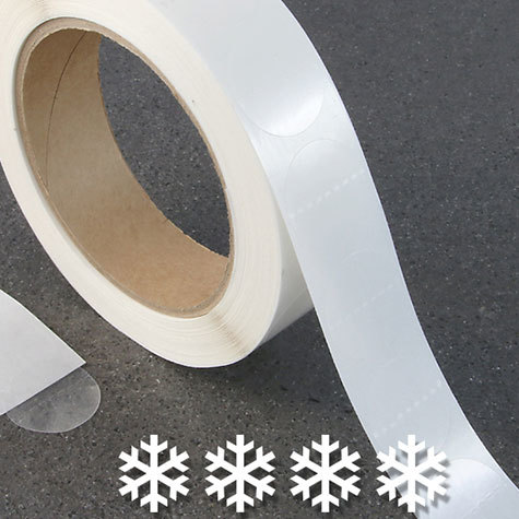 legatoria Bollini basse temperature, perforati, 20mm TRASPARENTI, adesivo permanente adatto a frigoriferi, in rotolo, con perforazione mediana per la rottura del bollino se si tenta di rimuoverlo. Temperatura di applicazione fino a -20. Temperatura di esercizio da -40 a +60.