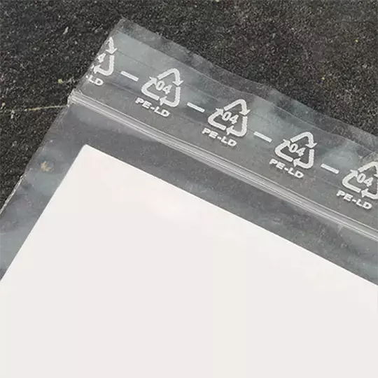 legatoria Sacchetti richiudibili (minigrip), 138x180mm TRASPARENTE, in polietilene da 50 micron, aperti sul lato corto, con zip di chiusura.