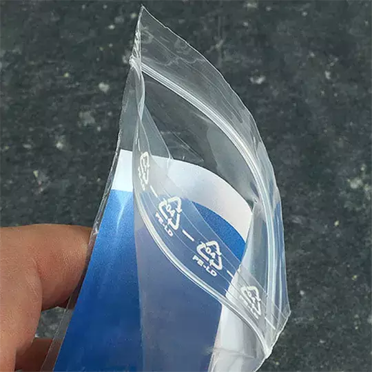 legatoria Sacchetti richiudibili (minigrip), 150x180mm TRASPARENTE, in polietilene da 50 micron, aperti sul lato corto, con zip di chiusura.