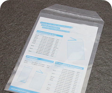 legatoria Sacchetto con chiusura autoadesiva, 240x320mm TRASPARENTE, in polietilene da 50 micron, con patella da 50mm e banda autoadesiva di chiusura sul lato corto, adatta anche per mailing.