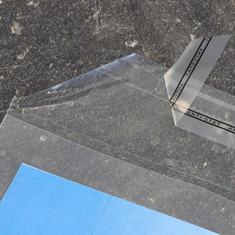 legatoria Sacchetto con chiusura autoadesiva, 165x220mm TRASPARENTE, in polipropilene da 50 micron, con patella da 40mm e banda autoadesiva di chiusura sul lato corto, adatta anche per mailing.