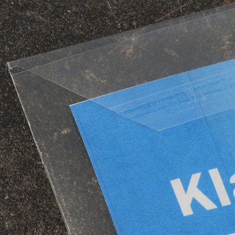 legatoria Sacchetto con chiusura autoadesiva, 220x220mm TRASPARENTE, in polipropilene da 100 micron, con patella da 30mm e banda autoadesiva di chiusura sul lato lungo, adatta anche per mailing.