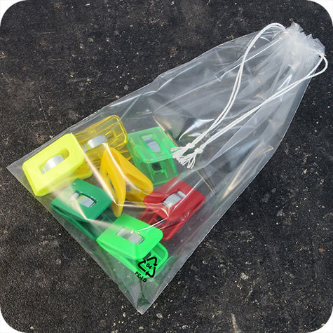 legatoria Sacchetto chiusura a laccio. 250x370mm TRASPARENTE, in polietilene da 50 micron, aperto sul lato corto.