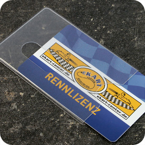 legatoria Porta carta di credito 58x88-91mm TRASPARENTE, in PVC rigido da 400 micron, con fessura di estrazione. Antiriflesso.