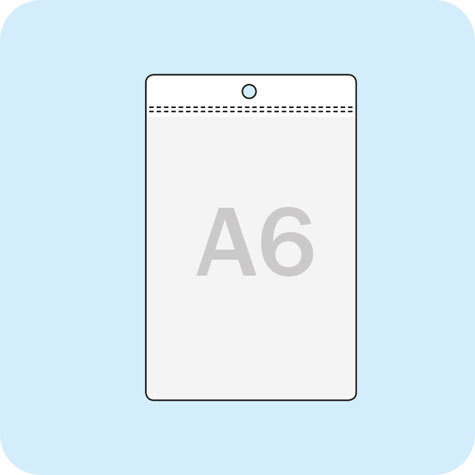 legatoria Busta a U. foro 105x148mm(A6) TRASPARENTE, con lato sporgente e con foro da 5mm per lappensione, in PVC morbido da 180 micron, aperta sul lato corto. Contiene fogli formato A6 (10,5x14,85cm). Formato esterno (115x157mm). Senza patella di chiusura.