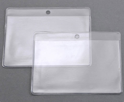 legatoria Portatesserino, A7 (110x78mm) TRASPARENTE, aperto sul lato lungo, con lato sporgente di 12mm con foro circolare, in PVC morbido da 180 micron, formato A7 (110x78mm), (78x110mm).