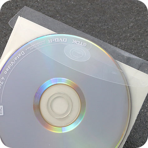 legatoria Busta autoadesiva porta CD TRASPARENTE, 126x126mm, con patella e adesivo di chiusura, con base rotonda.