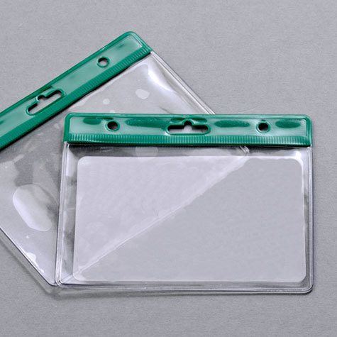 legatoria Portatesserino, 95x65mm VERDE, con bordino bianco, aperto sul lato lungo, in PVC morbido da 400 micron, con foro europeo + 2 fori laterali da 4 mm, formato 95x65mm, (65x95mm).
