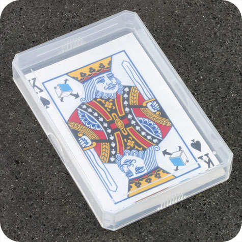 legatoria Portabiglietti da visita 97x67x15mm TRASPARENTE, in polipropilene flessibile, composta di base e coperchio. Si adatta anche ad essere usato come porta carte da gioco.