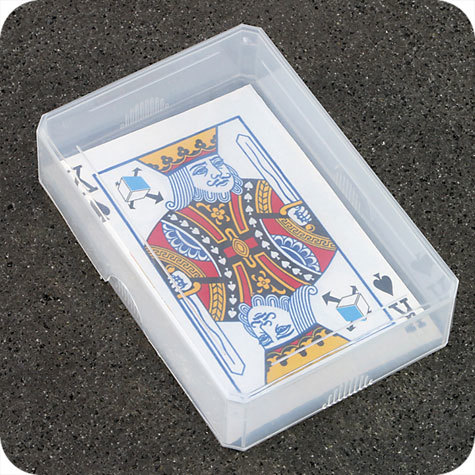 legatoria Portabiglietti da visita 97x67x25mm TRASPARENTE, in polipropilene flessibile, composta di base e coperchio. Si adatta anche ad essere usato come porta carte da gioco.