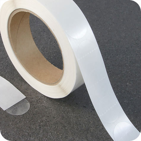 legatoria Bollini autoadesivi chiudibusta diametro 35mm TRASPARENTI, adesivo permanente, in rotolo, con perforazione per la rottura del bollino se si tenta di rimuoverlo.