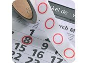 legatoria Segnagiorno adesivo per calendari, 25 mm Adesione a carica elettrostatica. Cerchio traslucido rosso con diametro esterno di 20 mm ed interno di 16 mm.