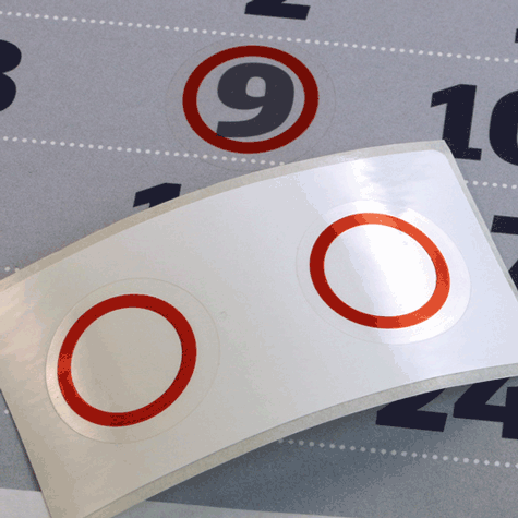 legatoria Segnagiorno adesivo per calendari, 36mm Adesione a carica elettrostatica. Cerchio traslucido rosso con diametro esterno di 32 mm ed interno di 27 mm.