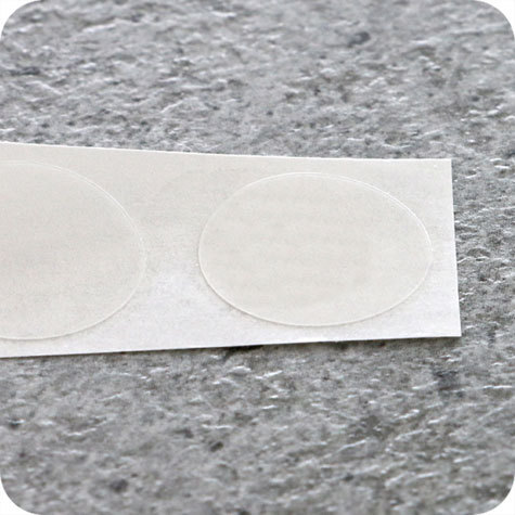 legatoria Bollini autoadesivi chiudibusta diametro 25mm TRASPARENTE, adesivo REMOVIBILE su 1 lato, fornito in rotoli.