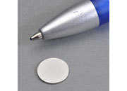 legatoria Calamita diametro 10mm spessore 0.6mm Calamita cilindrica al neodimio, diametro 10mm spessore 0.6mm, grado magnetico N38. Forza di attrazione 250g.