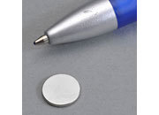 legatoria Calamita diametro 10mm spessore 1mm Calamita cilindrica al neodimio, diametro 10mm spessore 1mm, grado magnetico N35. Forza di attrazione 500g.