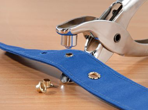 legatoria Occhiellatrice per rivetti metallici Maniglia in polimero ergonomico.