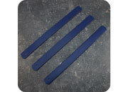 legatoria Maniglia in plastica BLU SCURO. In PVC flessibile. Dimensioni: 300x25x2,5mm. leg2571