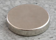 legatoria Calamita diametro 10mm spessore 2mm Calamita cilindrica al neodimio, diametro 10mm spessore 2mm grado magnetico N35 (forza di attrazione 1200g.