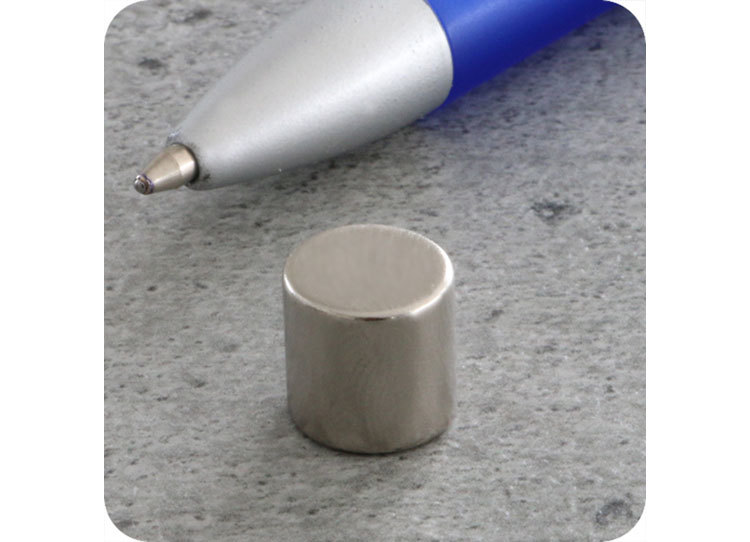 legatoria Calamita diametro 10mm spessore 10mm Calamita cilindrica al neodimio, diametro 10mm spessore 10mm grado magnetico N35. Forza di attrazione 3000 grammi.